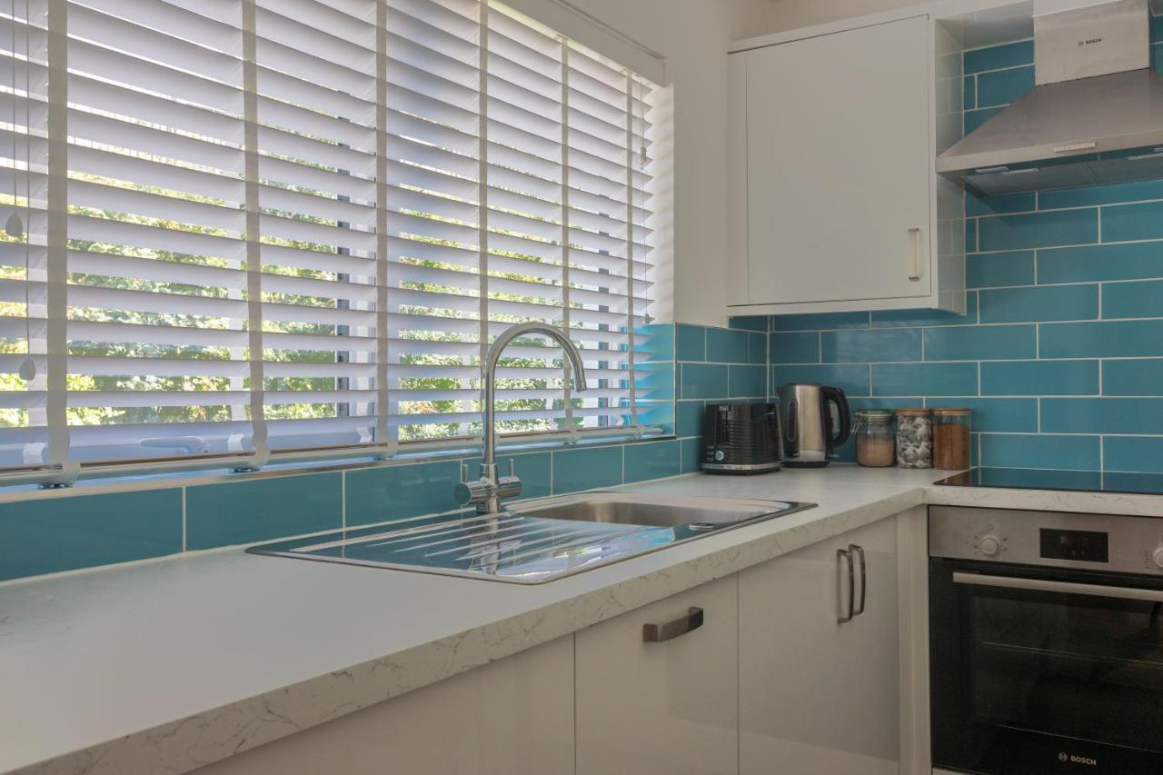 Riverside Apartment With Views And Parking Kingsbridge  Eksteriør bilde