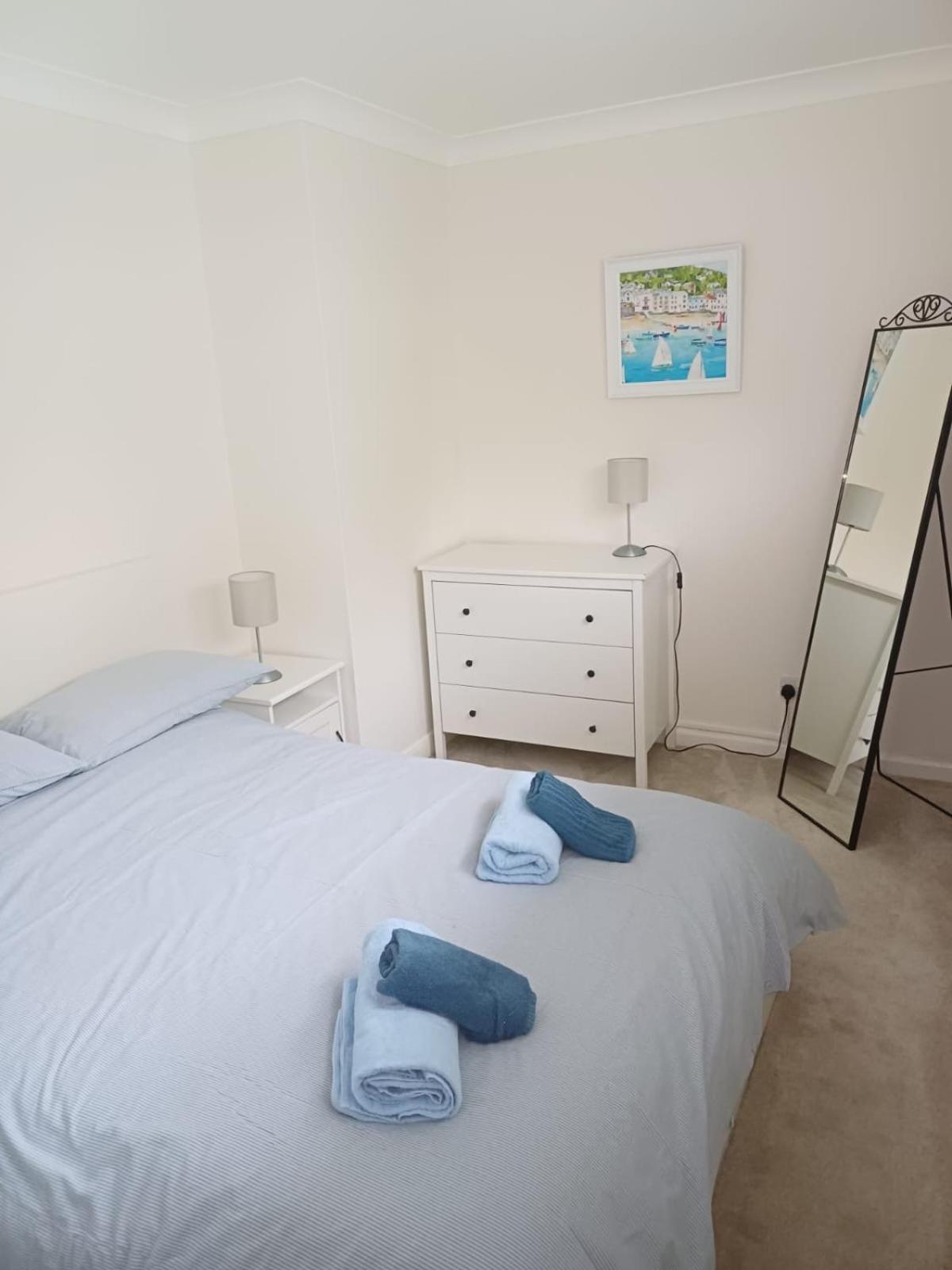 Riverside Apartment With Views And Parking Kingsbridge  Eksteriør bilde